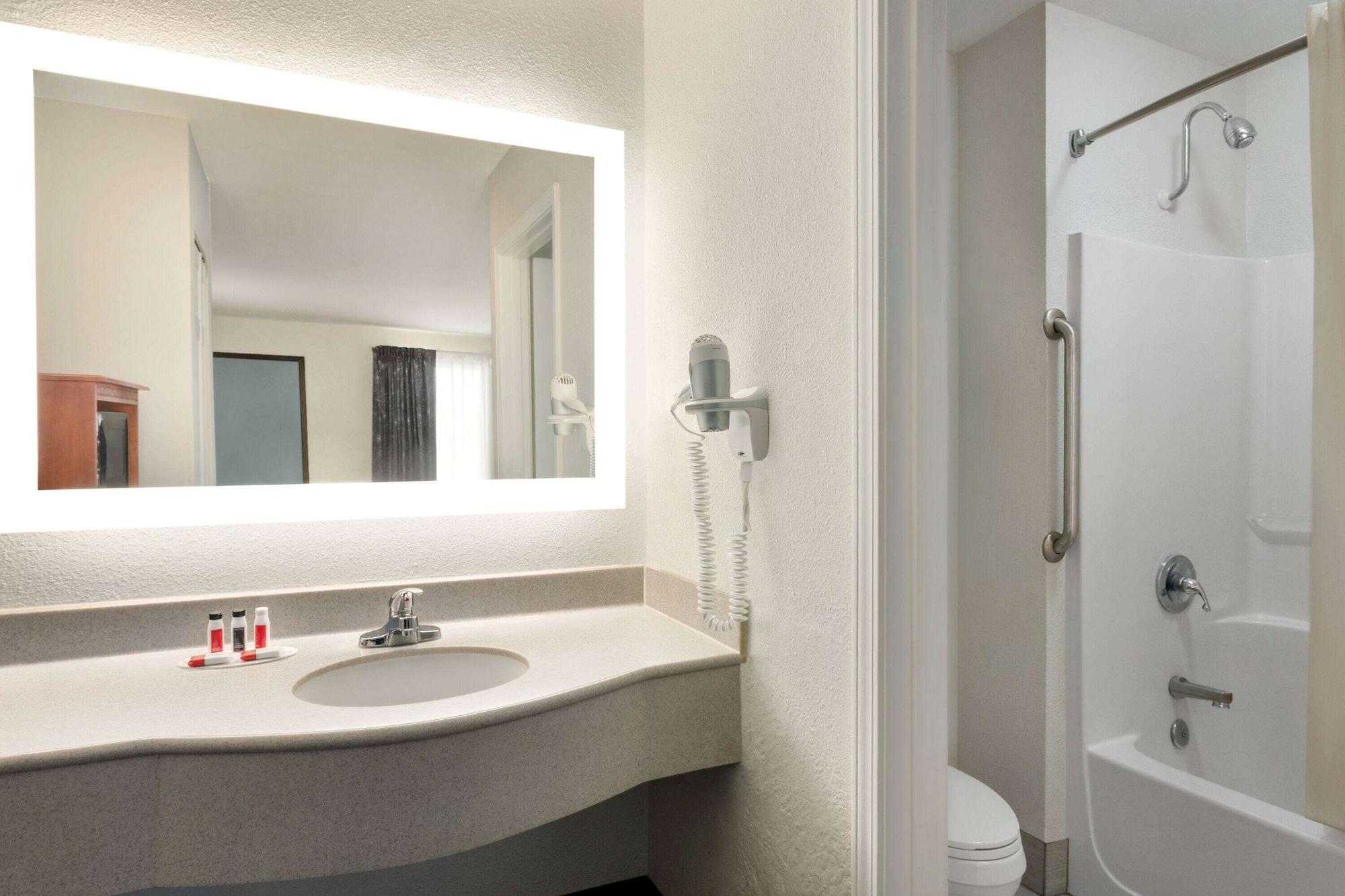 Howard Johnson By Wyndham Chattanooga Lookout Mountain I-24 Екстериор снимка